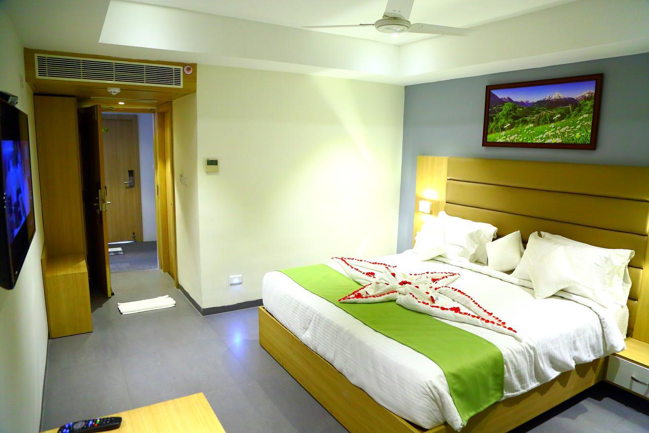 فيساخاباتنام Abhayaa Hotel المظهر الخارجي الصورة