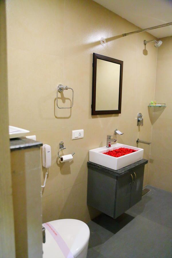 فيساخاباتنام Abhayaa Hotel المظهر الخارجي الصورة